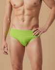Slip Mare Uomo Colori Vivaci – Comfort Sportivo Quick-Dry - Verde Lime - indossato