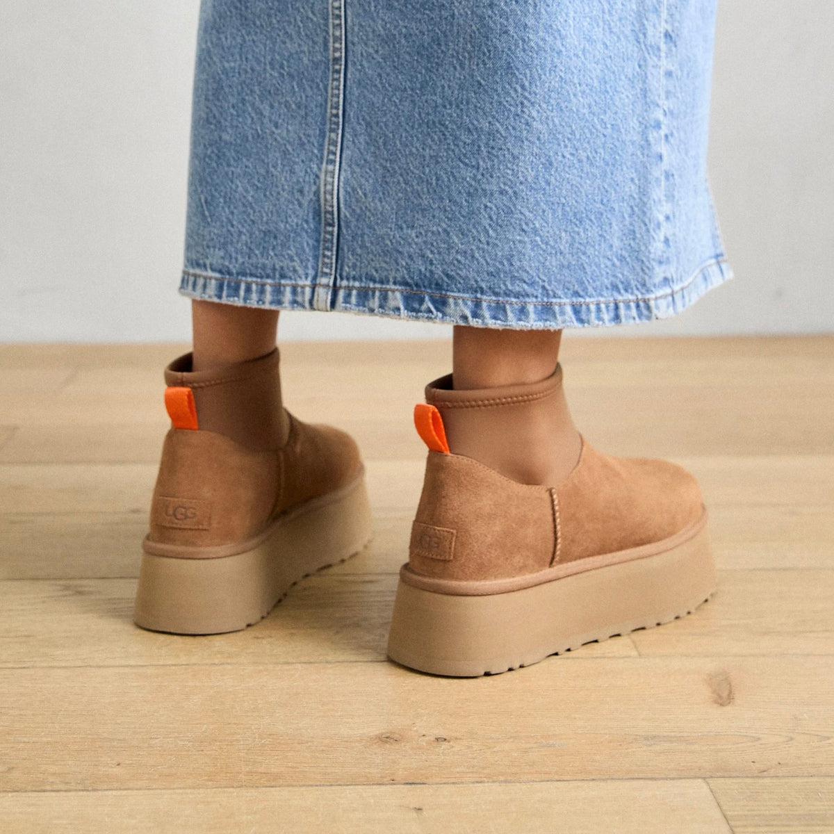 UGG Classic Mini Dipper Chestnut stivaletti donna in pelle scamosciata e montone marrone chestnut, vista dall'alto