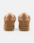 UGG Lowmel Chestnut sneakers uomo e donna in pelle scamosciata marrone chestnut, dettaglio suola