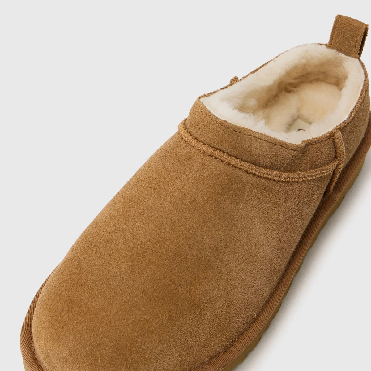 UGG Classic Micro Chestnut stivaletti donna in pelle scamosciata e montone marrone chestnut, vista dall'alto