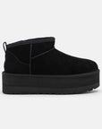 UGG Classic Ultra Mini Platform Black stivaletti con zeppa donna in pelle scamosciata e montone nero, vista laterale