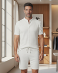 Completo Coordinato Uomo a Coste – Camicia Colletto Coreana e Pantaloncini - Bianco - indossato
