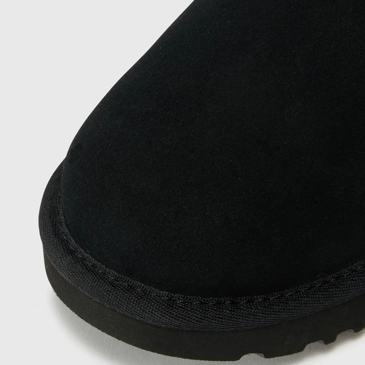 UGG Classic Micro Black stivaletti donna in pelle scamosciata e montone nero, vista dall'alto