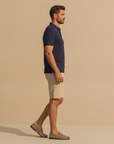 Polo uomo in cotone, vista laterale del colletto classico