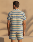 Completo Coordinato Uomo Camicia Righe Multicolor e Pantaloncini - vista posteriore