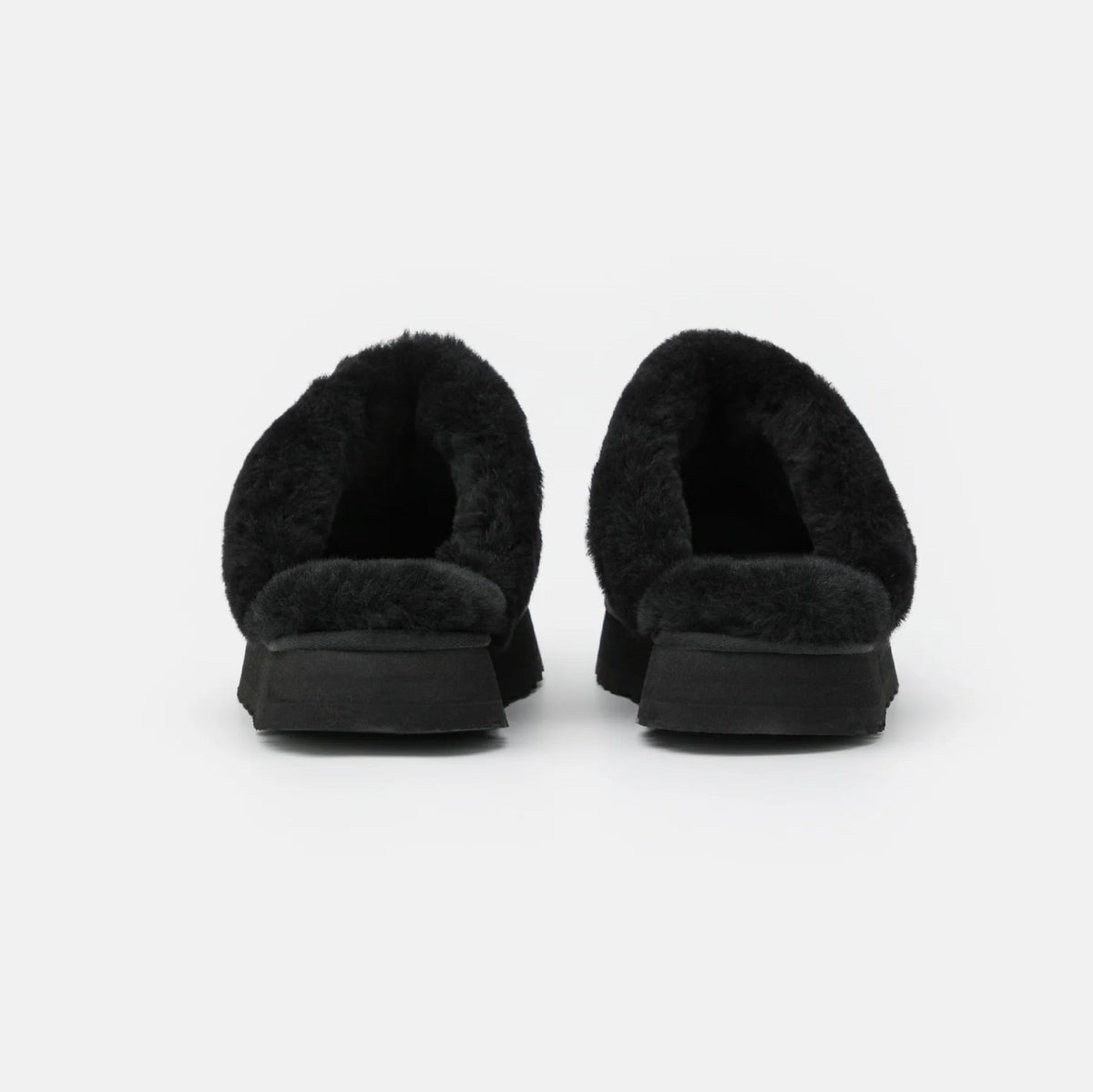 UGG Disquette Black sabot donna in pelle scamosciata e montone nero, vista posteriore