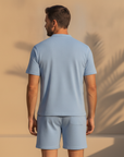 Completo Coordinato Uomo Camicia Chambray Ricamata e Pantaloncini - vista posteriore