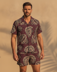 Completo Coordinato Uomo Camicia Paisley e Pantaloncini - Paisley Bordeaux - indossato