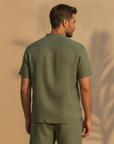 Completo Coordinato Uomo Camicia Lino Blend e Pantaloncini Comfort - vista posteriore