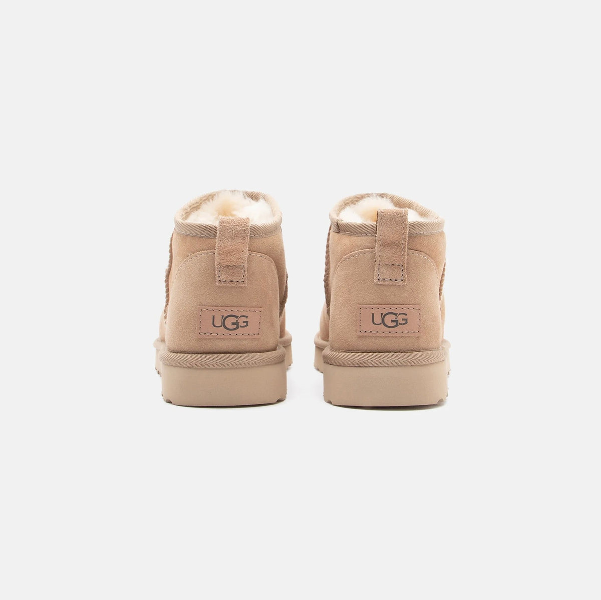 UGG Classic Ultra Mini Sand stivaletti donna in pelle scamosciata e montone beige sand, dettaglio suola