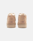 UGG Classic Ultra Mini Sand stivaletti donna in pelle scamosciata e montone beige sand, dettaglio suola