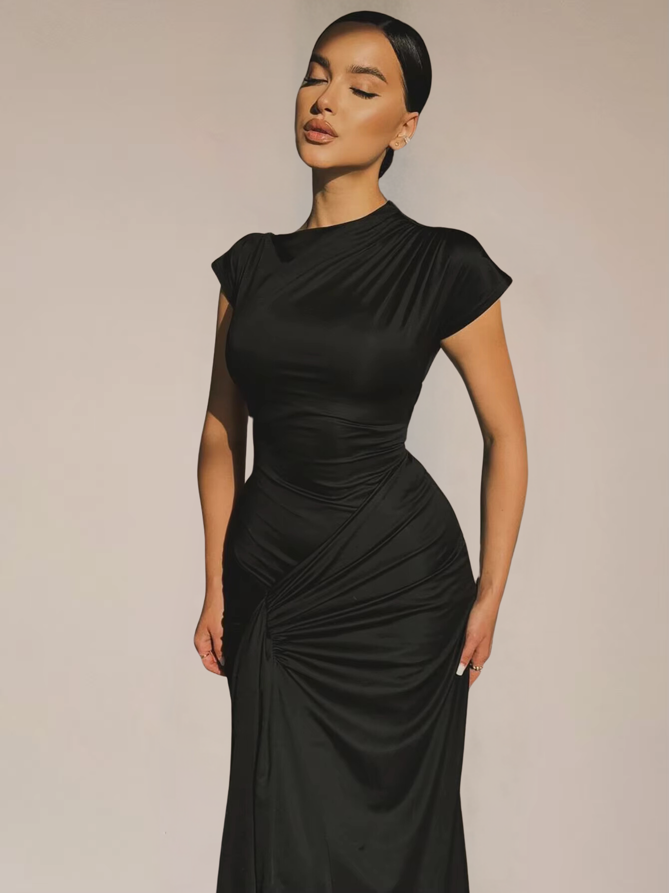 Abito lungo donna in tessuto leggero, aderente — vista 15