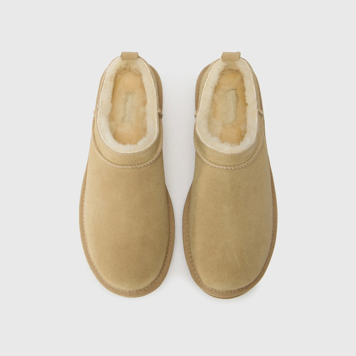 UGG Classic Micro Sand stivaletti donna in pelle scamosciata e montone beige sand, vista posteriore