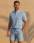 Completo Coordinato Uomo Camicia Chambray e Pantaloncini - Azzurro Chambray - indossato
