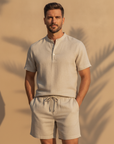 Completo Coordinato Uomo in Ramié Naturale e Pantaloncini - Beige Naturale - indossato