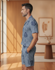 Completo Coordinato Uomo Camicia Batik e Pantaloncini - vista laterale