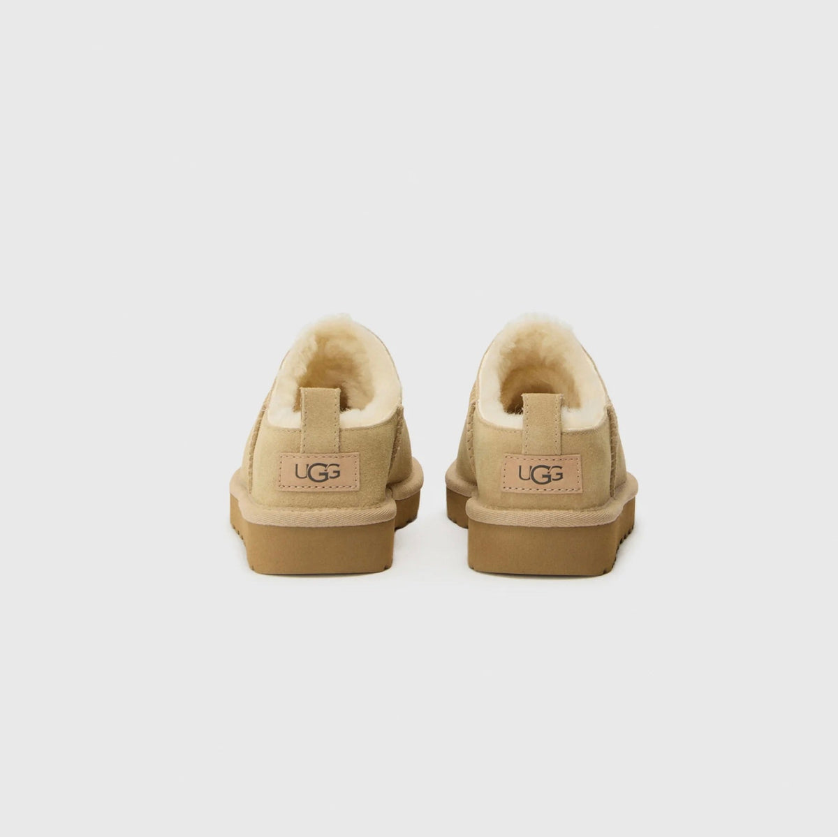 UGG Classic Micro Sand stivaletti donna in pelle scamosciata e montone beige sand, dettaglio suola