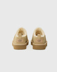 UGG Classic Micro Sand stivaletti donna in pelle scamosciata e montone beige sand, dettaglio suola