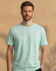 T-shirt Uomo Manica Corta Colori Pastello – Estate Fresca ed Elegante - Rosa Cipria - indossato