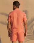 Completo Coordinato Uomo Camicia Lino Tinta Vivace e Pantaloncini - vista posteriore
