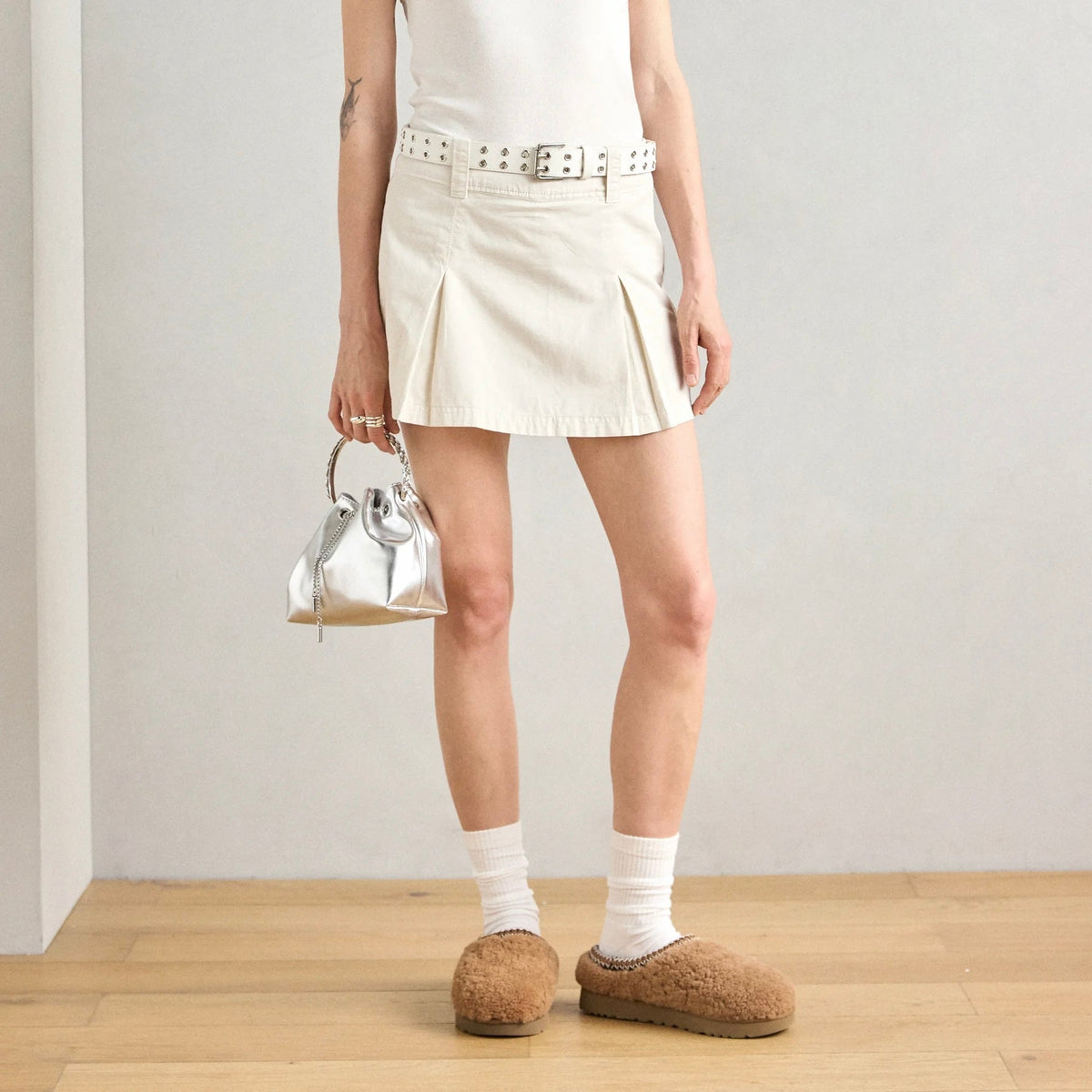 UGG Tasman Maxi Curly Chestnut ciabatte chiuse donna in pelle scamosciata e montone marrone chestnut, dettaglio tomaia