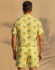 Completo Coordinato Uomo Camicia Stampa Frutti Tropicali e Pantaloncini - vista posteriore