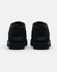 UGG Classic Ultra Mini Black stivaletti donna in pelle scamosciata e montone nero, dettaglio suola