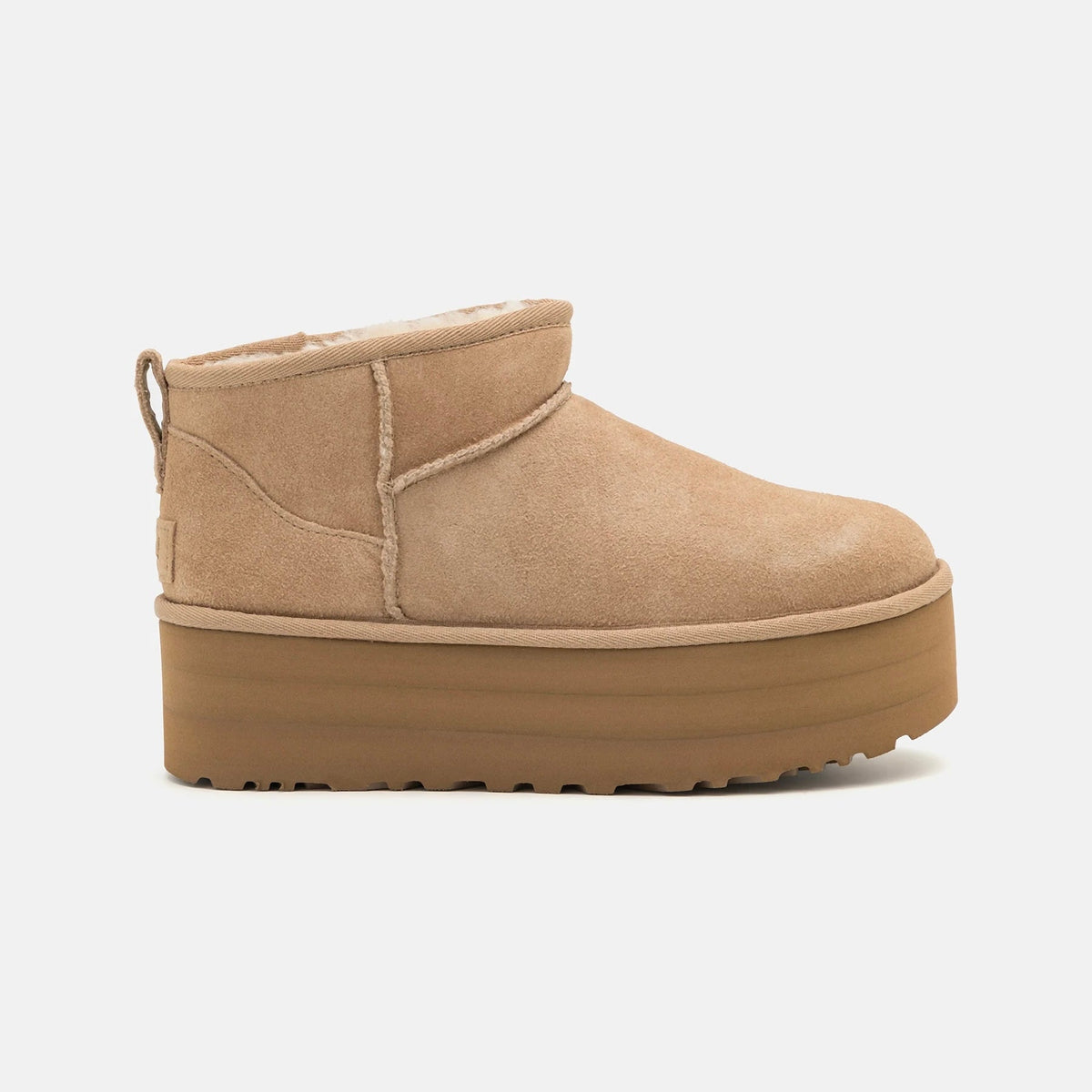UGG Classic Ultra Mini Platform Sand stivaletti con zeppa donna in pelle scamosciata e montone beige sand, vista laterale