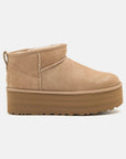 UGG Classic Ultra Mini Platform Sand stivaletti con zeppa donna in pelle scamosciata e montone beige sand, vista laterale
