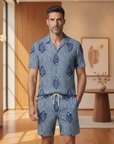 Completo Coordinato Uomo Camicia Batik e Pantaloncini - Batik Indaco - indossato