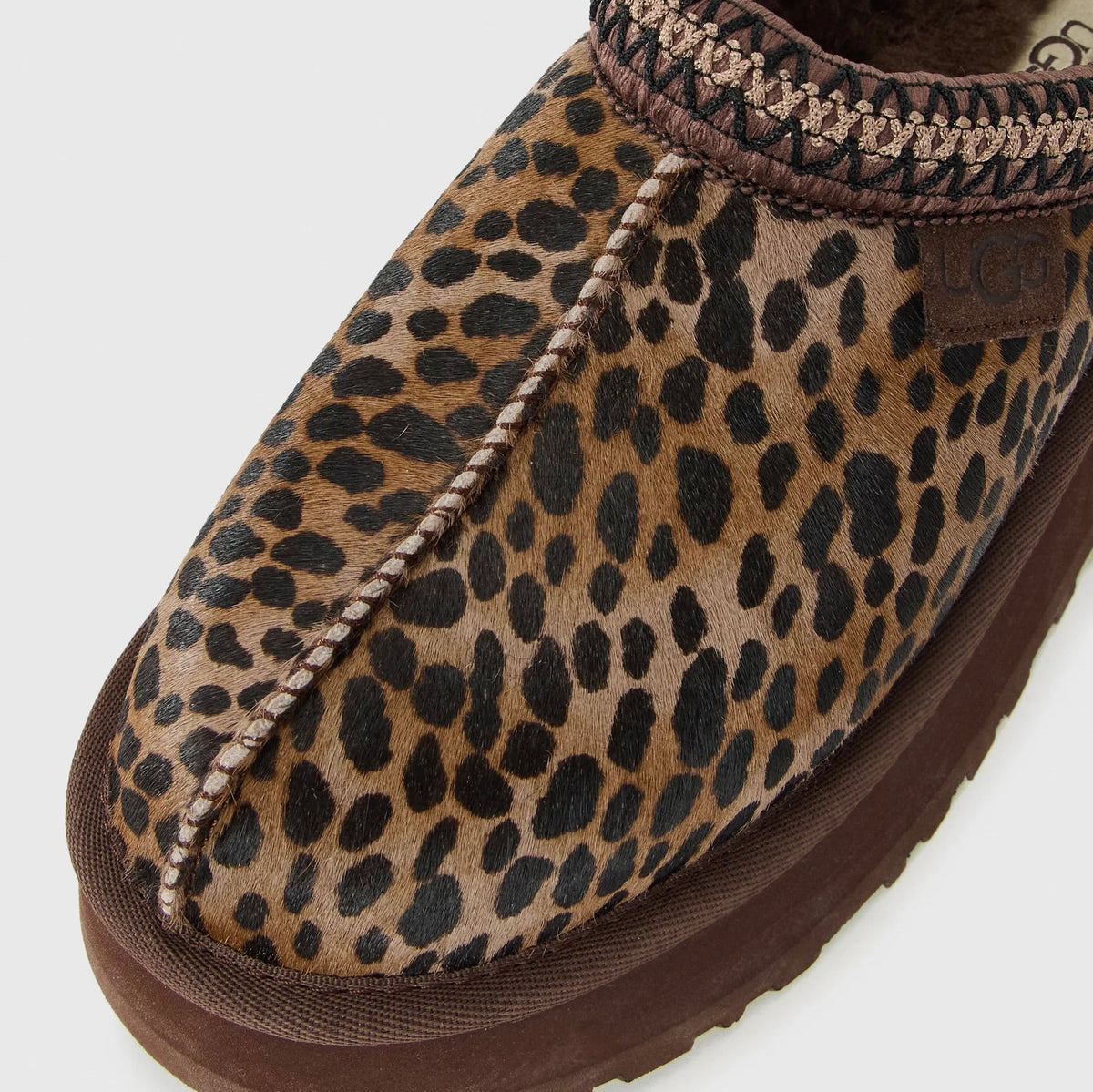 UGG Tazz Caspian Burnt Cedar ciabatte platform donna in pelle scamosciata e montone marrone cedro, vista dall'alto