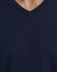 T-shirt Uomo Scollo a V in Cotone – Elegante e Versatile - dettaglio