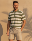 Completo Coordinato Uomo Polo Testurizzata a Righe e Bermuda - Verde e Beige - indossato