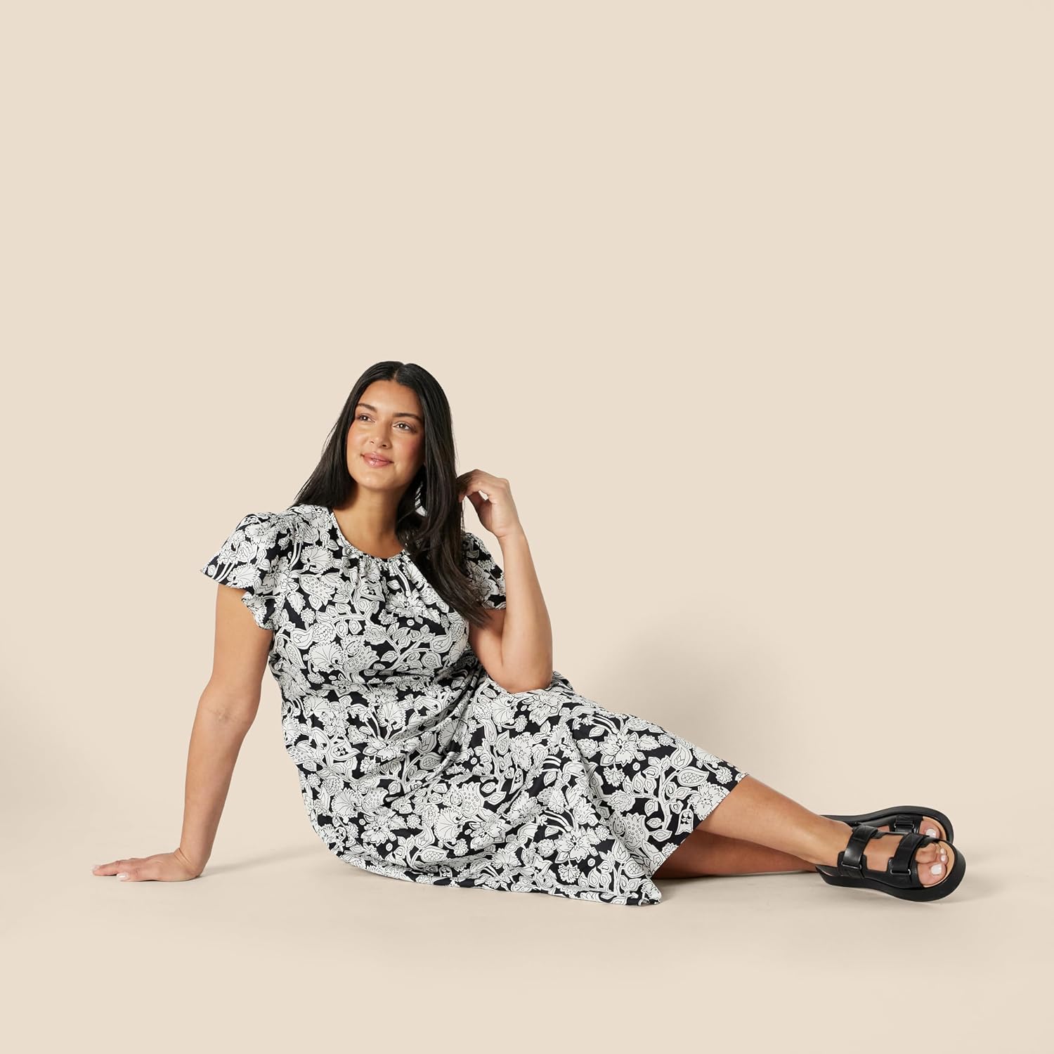 Vestito midi da donna Lucie in cotone satinato – Vestito volanté con collo rotondo