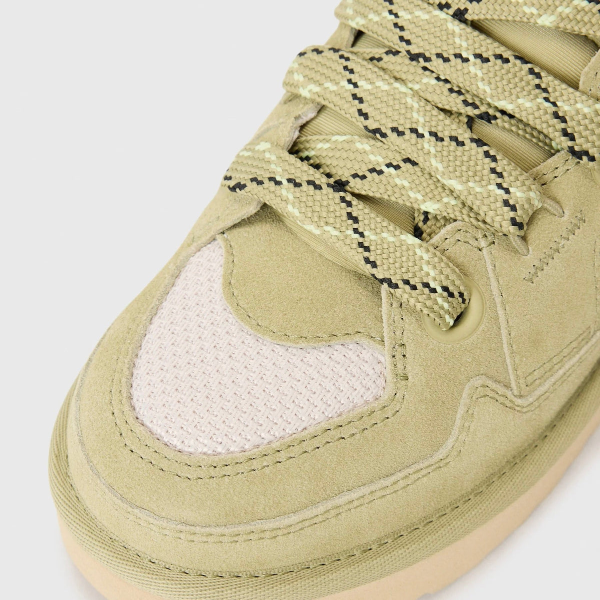 UGG Lowmel Lo Muted Brass sneakers donna in pelle scamosciata ottone, dettaglio tomaia