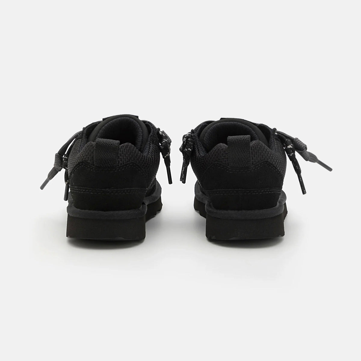 UGG Lowmel Lo Black sneakers uomo e donna in pelle scamosciata nero, dettaglio suola
