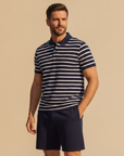 Completo Coordinato Uomo Polo a Righe e Bermuda - Navy e Bianco - indossato