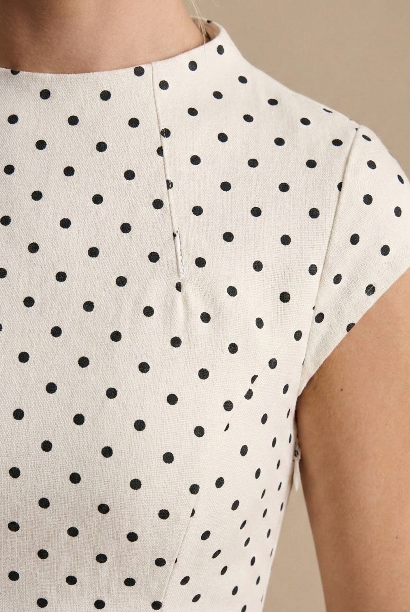 Abito lungo donna in tessuto leggero, a pois — vista 4