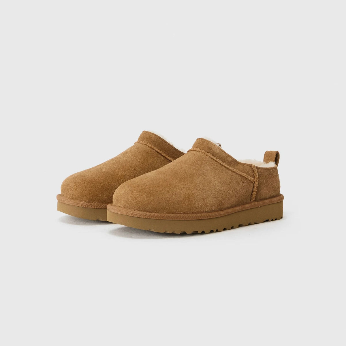 UGG Classic Micro Chestnut stivaletti donna in pelle scamosciata e montone marrone chestnut, vista frontale