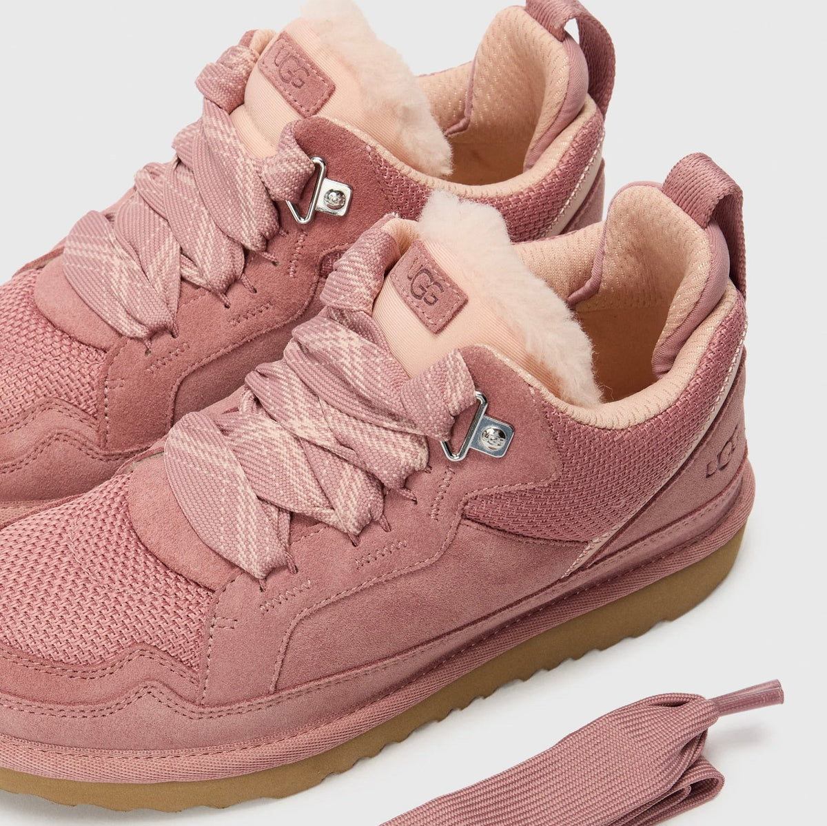 UGG Lowmel Pink Dawn sneakers bambino in pelle scamosciata rosa, vista dall'alto