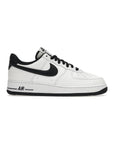 Nike Air Force 1 Low Bianca e Nera con Dettagli in Pelle Lucida