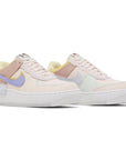Nike Air Force 1 Shadow Rosa Pastello con Dettagli Gialli e Bianchi