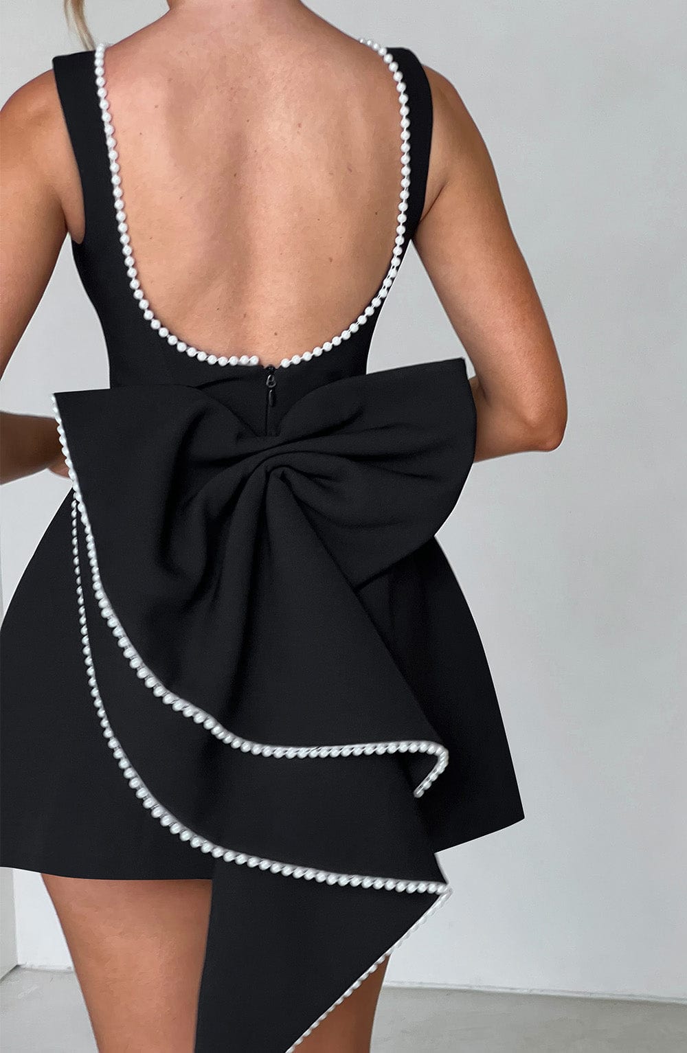 Amber | Mini abito strutturato da donna per invitate a matrimoni