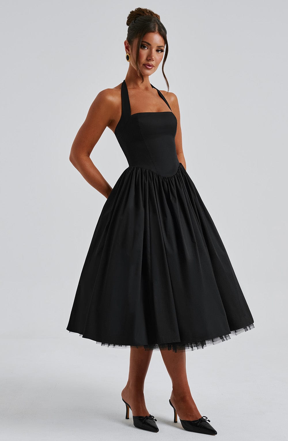 Ariana | Abito midi con scollo all'americana da donna per invitate a matrimoni