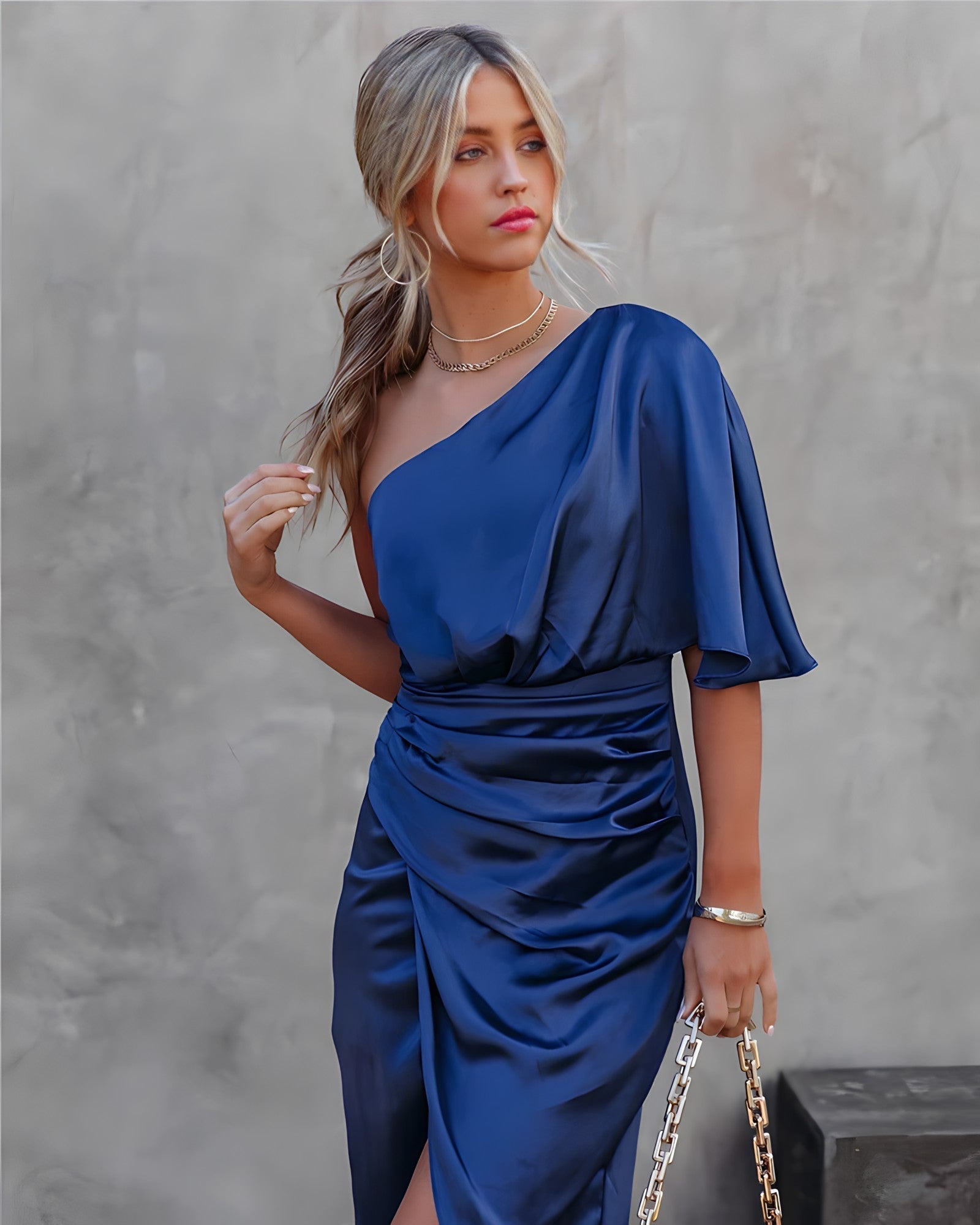 Ava | Abito midi monospalla da donna con drappeggio per uno stile elegante