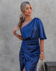 Ava | Abito midi monospalla da donna con drappeggio per uno stile elegante