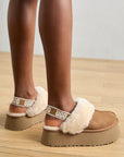 UGG Funkette Chestnut sabot platform donna in pelle scamosciata e montone marrone chestnut, vista dall'alto