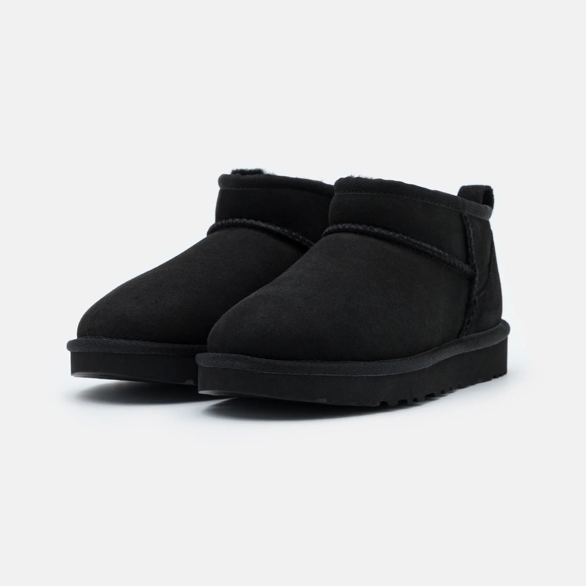 UGG Classic Ultra Mini Black stivaletti donna in pelle scamosciata e montone nero, vista frontale