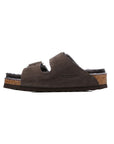 Birkenstock Arizona Shearling Dark Brown sandali unisex in marrone scuro - vista frontale