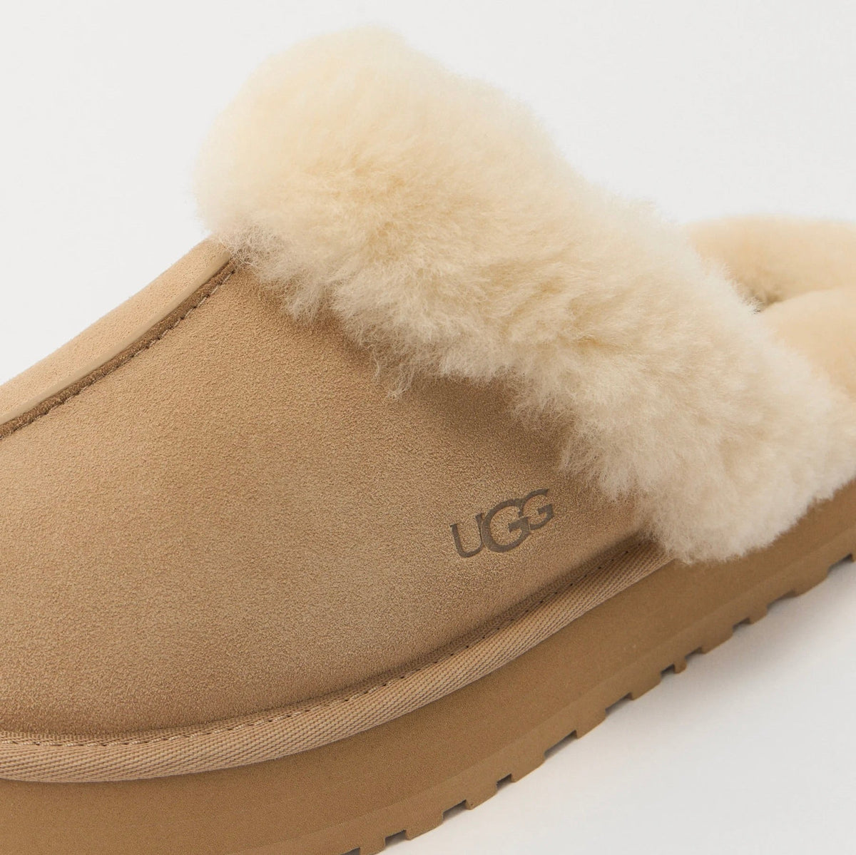 UGG Disquette Sand sabot donna in pelle scamosciata e montone beige sand, vista dall'alto